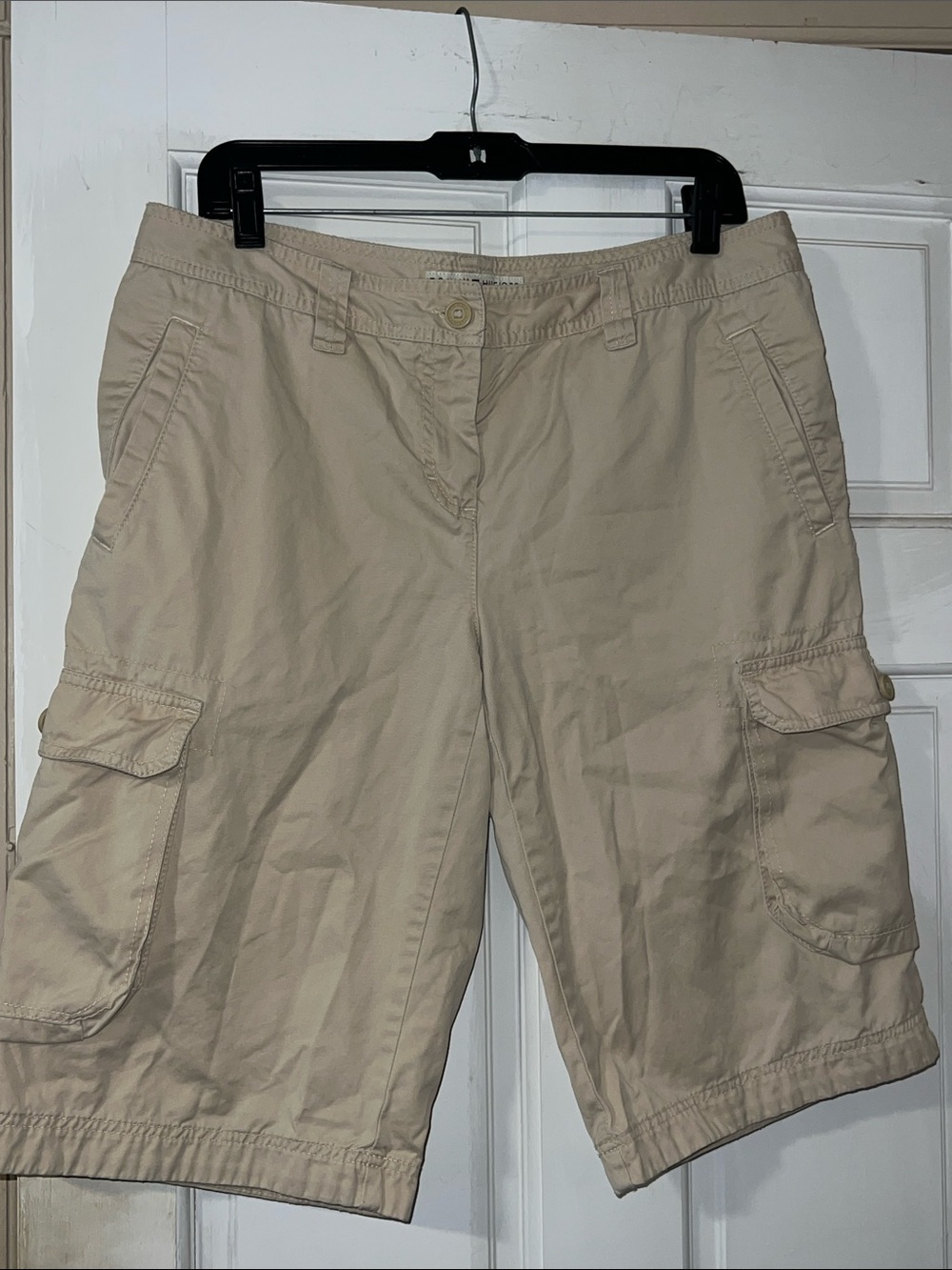 Tommy Hilfiger - Women’s Beige Cargo Shorts - Comfortable Everyday Style